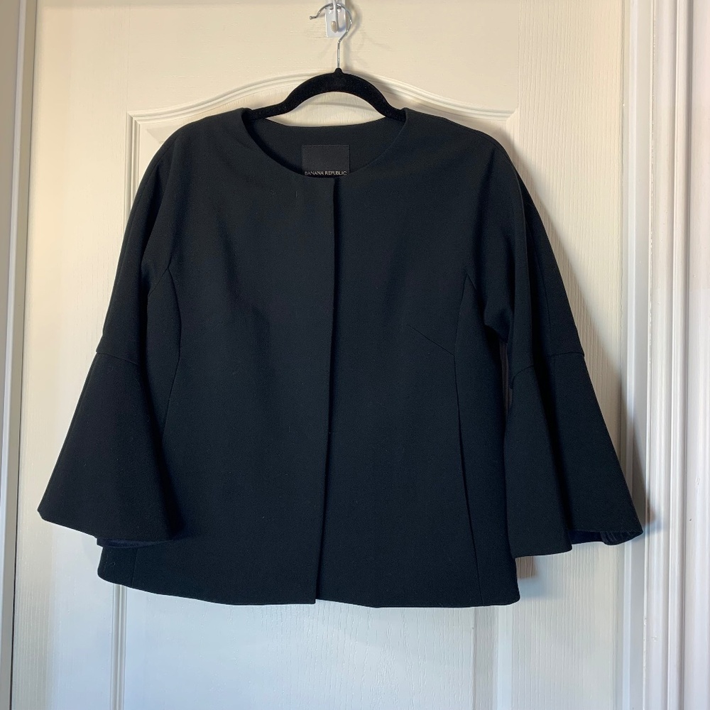 Banana Republic Cropped Blazer with Flared Sleeves – Women’s Size 4‎ – Black